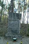 Białusny Lasek, pomnik upamiętniający walki Kurpiów ze Szwedami