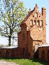 Kleczkowo, kościół z 1518 r. pw. św. Wawrzyńca, fragment murów obronnych